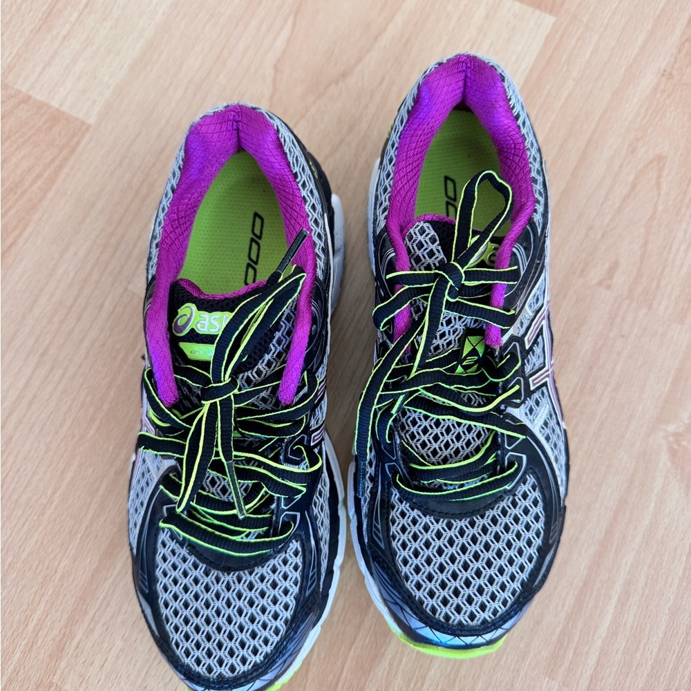 ASICS Women's Gray & Pink Running Shoes size 5 new